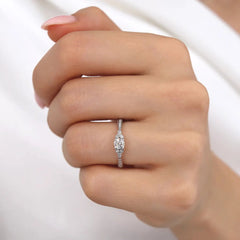 Round 2ct Classic Engagement Ring in 18K Gold
