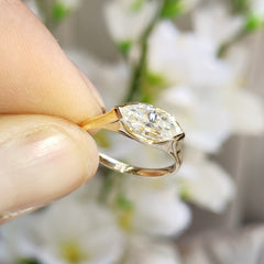 Stunning 2 ct East-West Marquise Diamond Engagement ring Crafted in 18K Gold